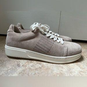 NWOT Bella Vita Sneakers